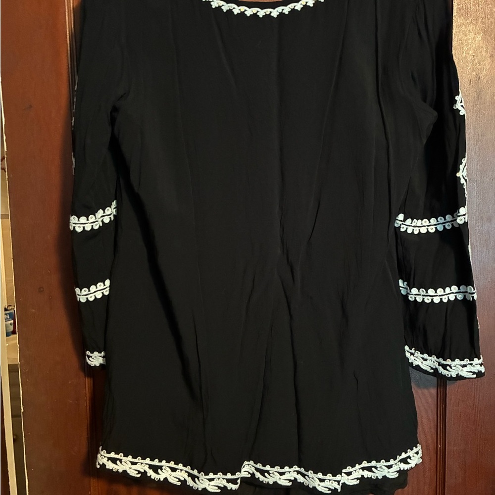 Lulu's Black Top with White Embroidery - Picture 2 of 6